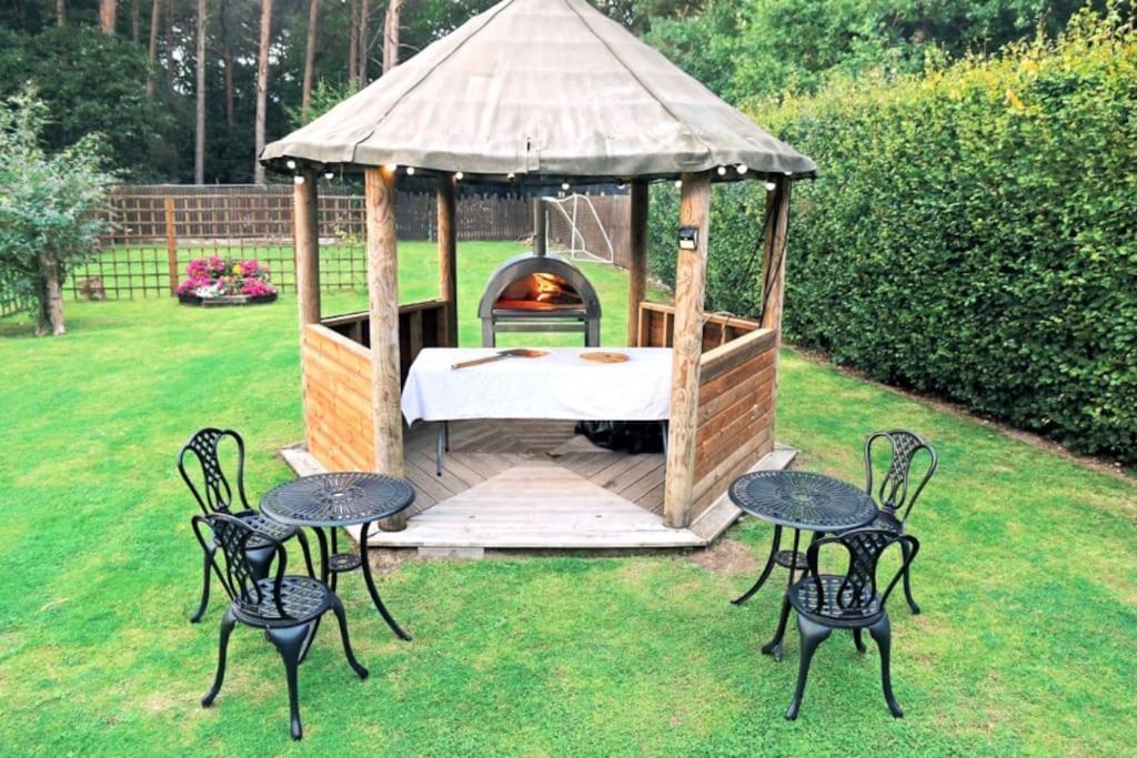 Hen & Stag Retreat Weekend Stay Sleeps 10 To 30 Thetford Dış mekan fotoğraf